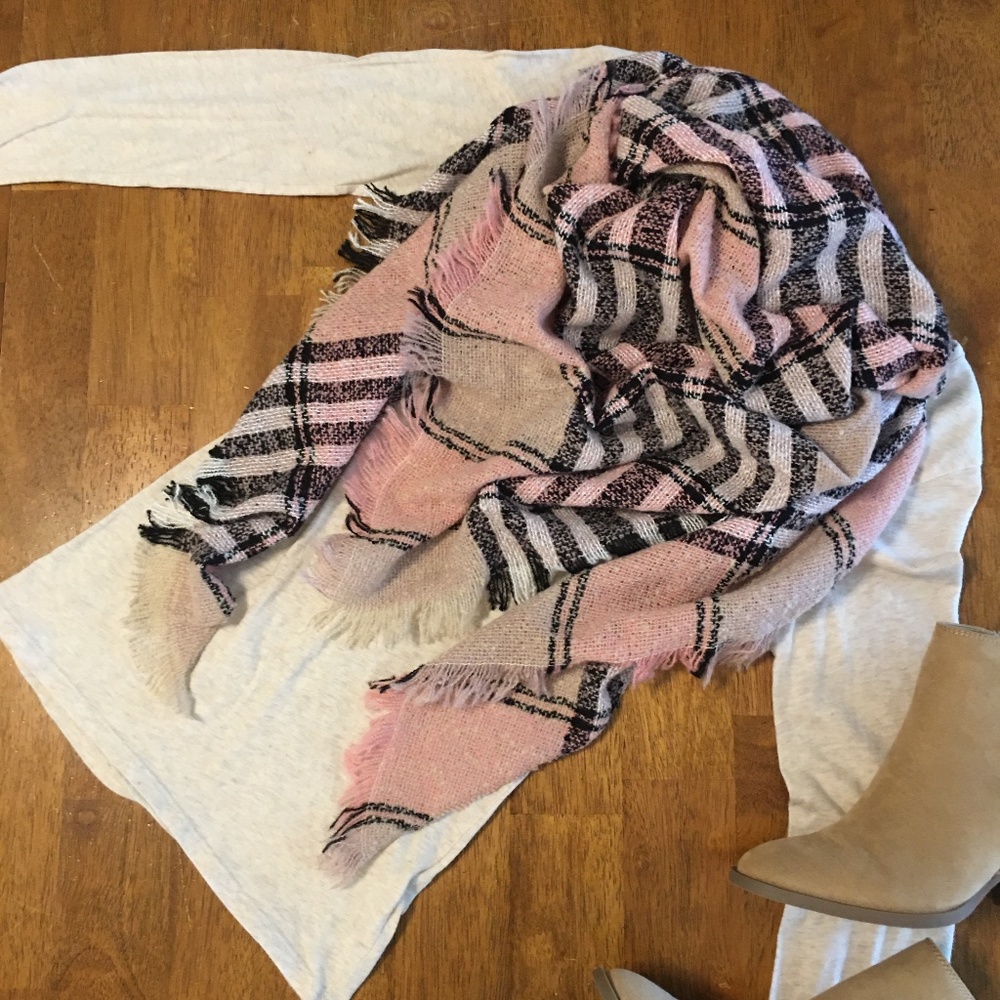 NWT Plaid Blanket Scarf Wrap